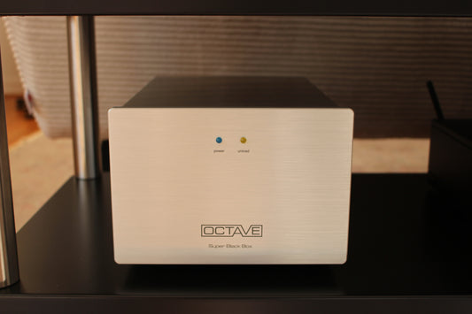 Octave Super Black-Box in silber (gebraucht)