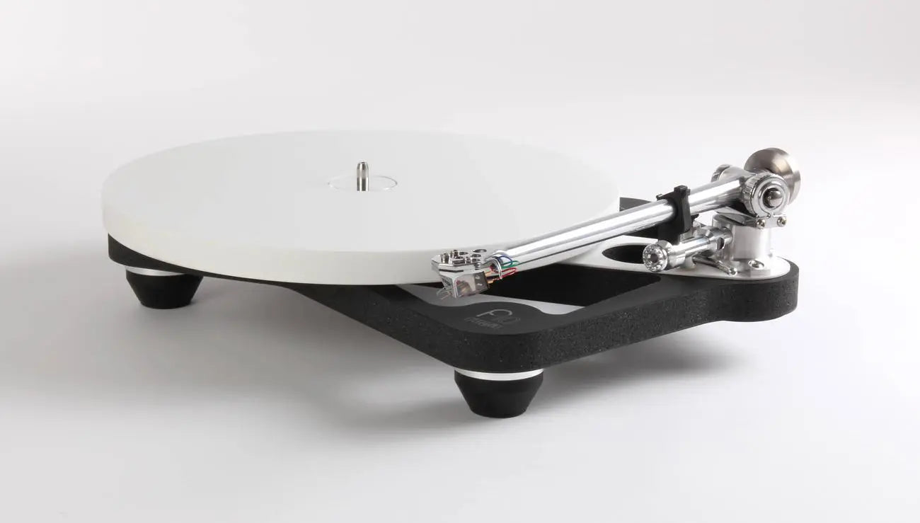 Rega Planar 10 (NEU)