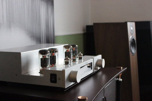 Octave V80 inkl. Phono MC in silber (gebraucht)